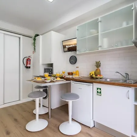 Modern Flats With Stunning Terrace Or Balcony - Location Porto
